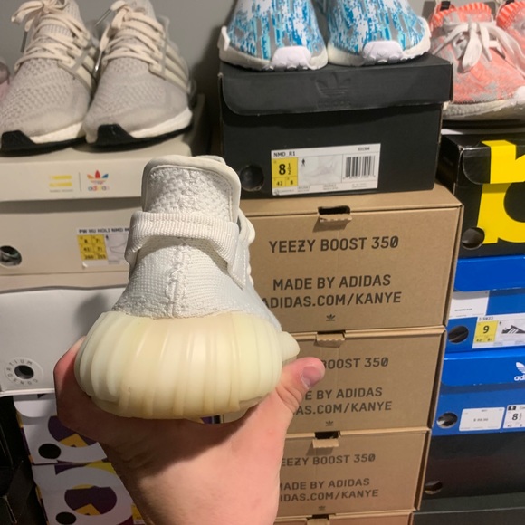 Yeezy 350 v2 - Picture 3 of 4